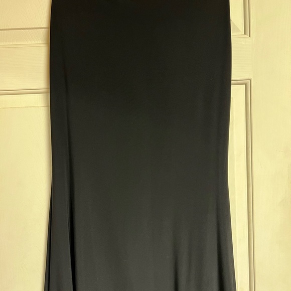 Black two-piece prom dress. Only worn once. No flaws, Dry Cleaned, Size 10 - Picture 14 of 14